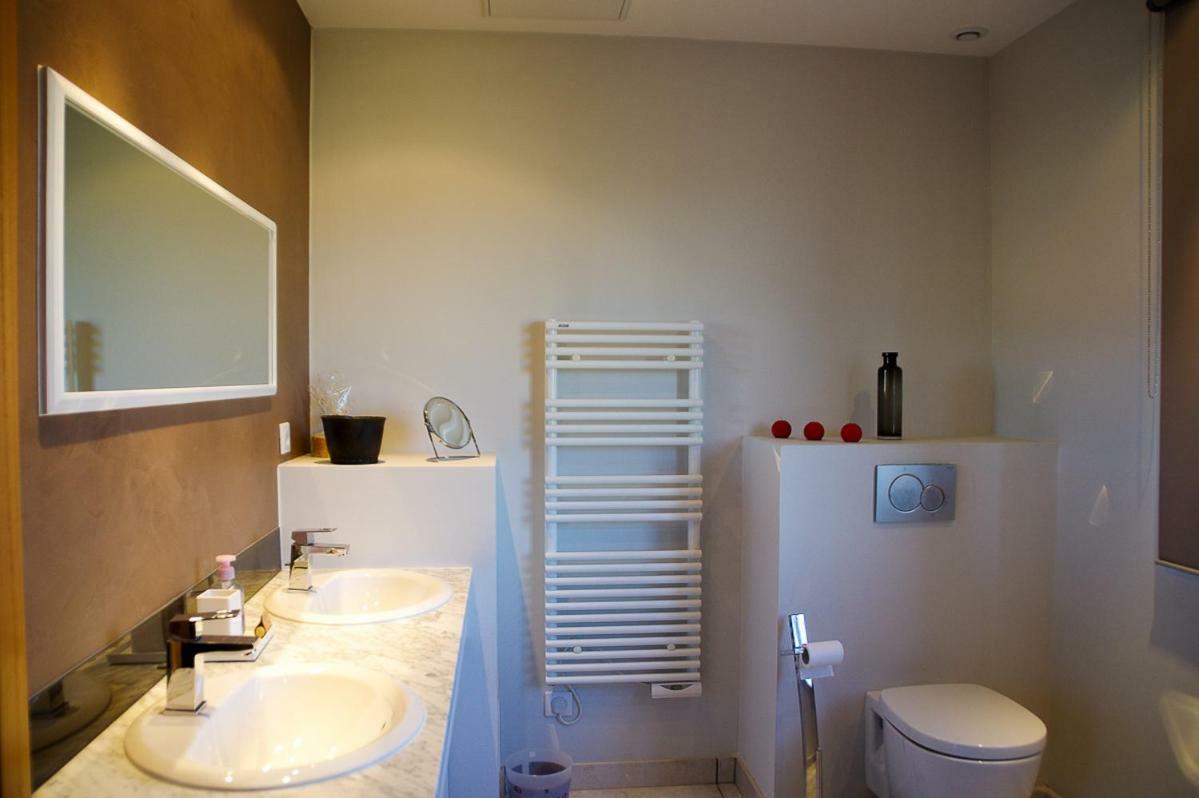 Guest House Domaine Des Grouilleres Saint-Clair-du-Rhone Exterior foto